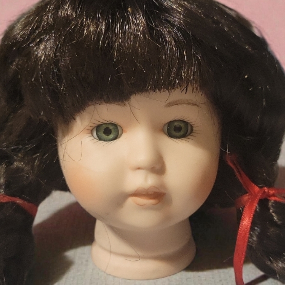 Vtg 90 Porcelain Doll Head Dark Brown Hair Blue Eyes Heritage Mint #3